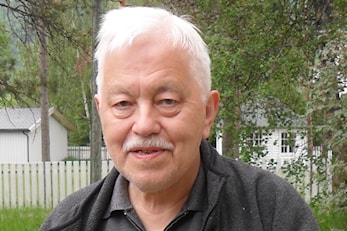 Jarl Skogmo mottar klubbens Hederstegn